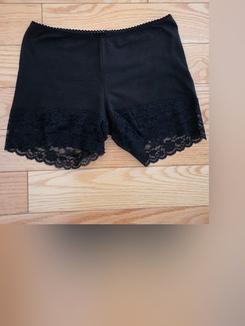 Hollister Gilyl Hicks Sydney Black Lace-Trim Shorts Small